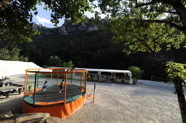 ping pong et trampoline camping la blaquiere gorges du tarn