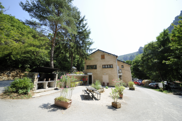 barbecues et eviers a vaisselle camping la blaquiere gorges du tarn