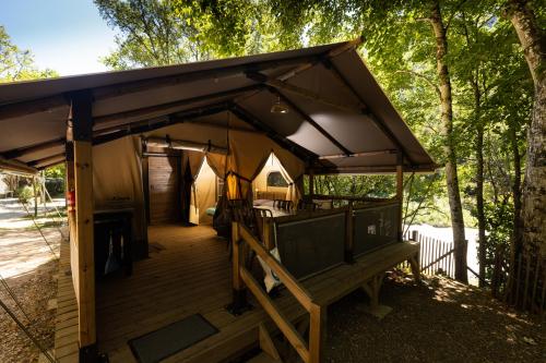 lodge kenya34 exterieur camping la blaquiere gorges du tarn