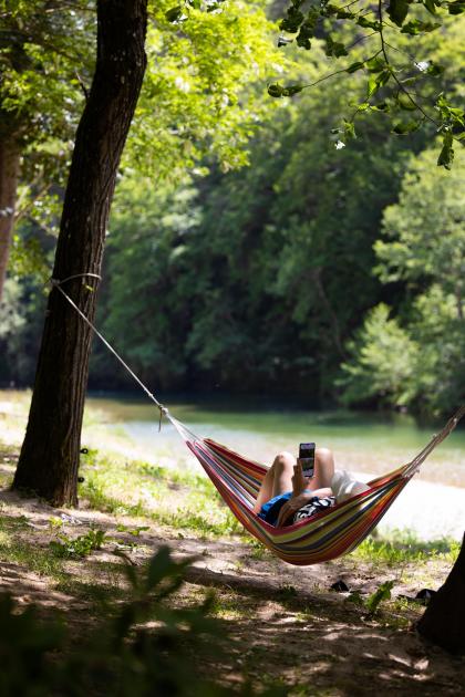 Hngematte mit Aussicht auf dem Campingplatz La Blaquire