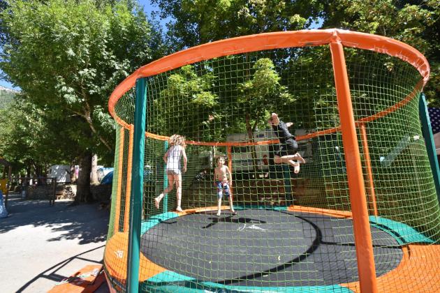 trampoline camping la blaquiere gorges du tarn