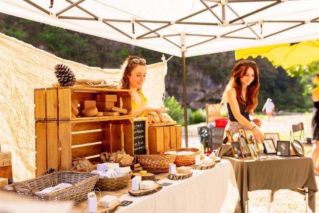 stand savon au petit march� du camping la blaquiere gorges du tarn lozere occitanie.jpg