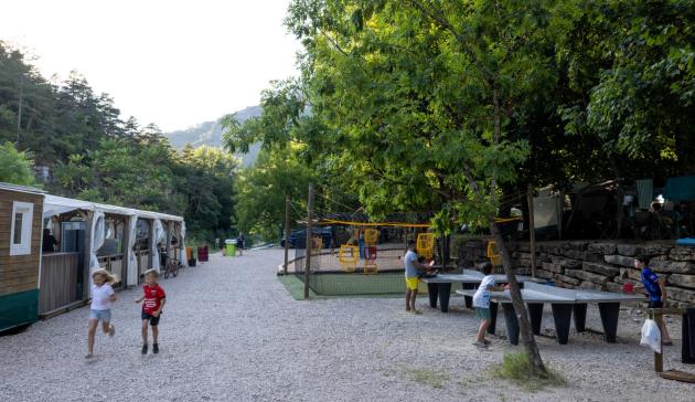 aire de jeux camping la blaquiere gorges du tarn lozere occitanie