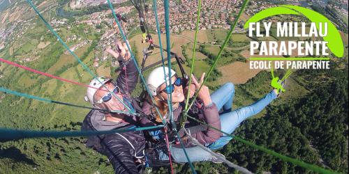 Tandem paragliding flight over Millau and the Viaduct with a Fly Millau Parapente instructor